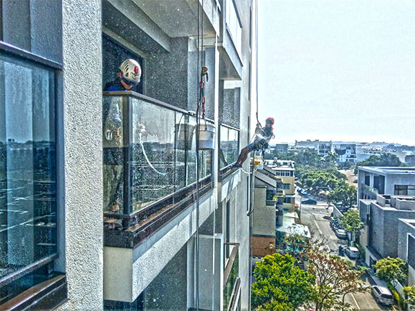 專業團隊高空外牆清洗